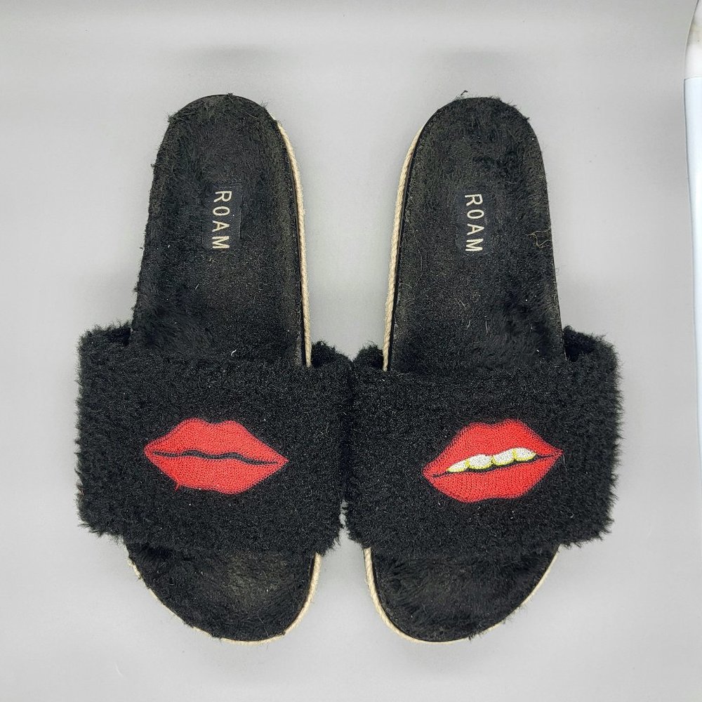 ROAM Red Lips Fuzzy Slides - Picture 10 of 12
